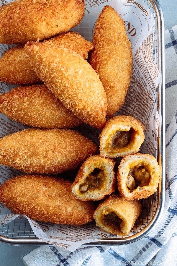 Deep fried bread, similar to an empanada, with curry as the filling