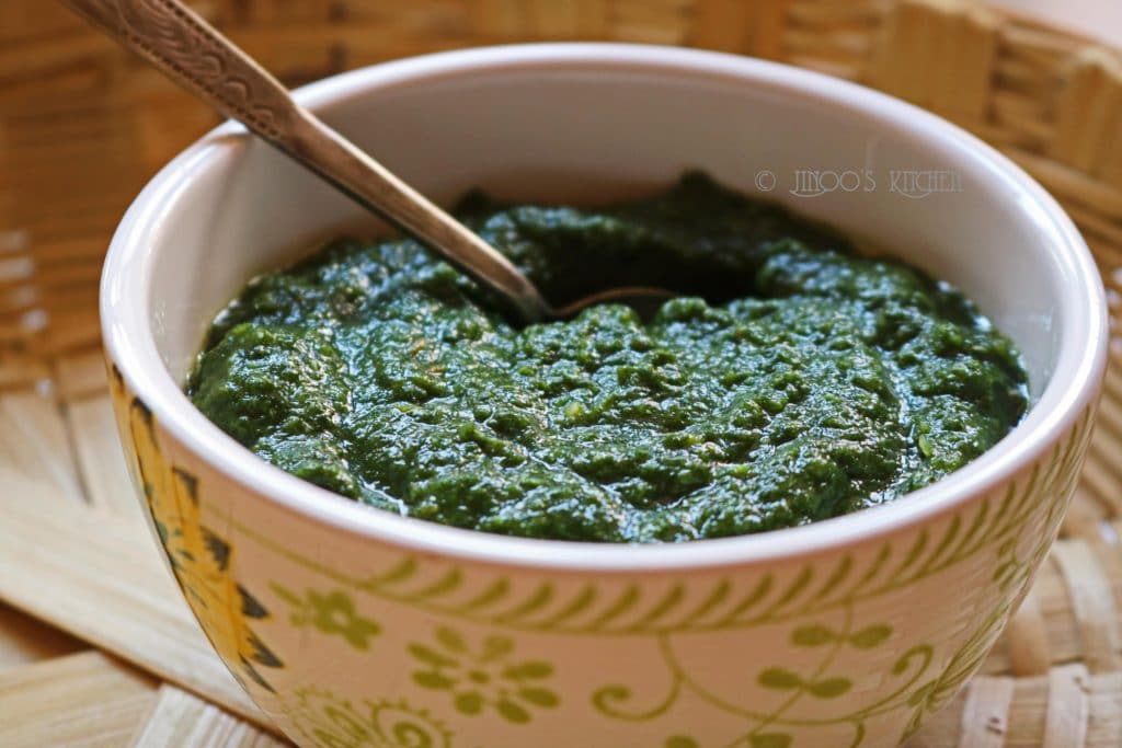 A thick green curry made from spinach, onion, tomato, and some blended spices