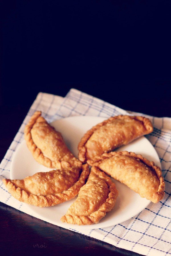 Fried gujiya filled with dried fruit and ghee butter